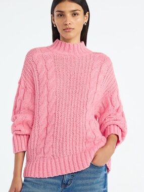 Scoop Women’s Crew, Oversized Cable Knit Sweater in Pink. Size Small
